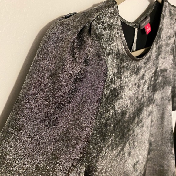 . Vince Camuto Flutter Sleeve Soft Texture - Picture 3 of 5